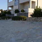 Sea View Apartment *
