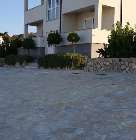 Sea View Apartment *